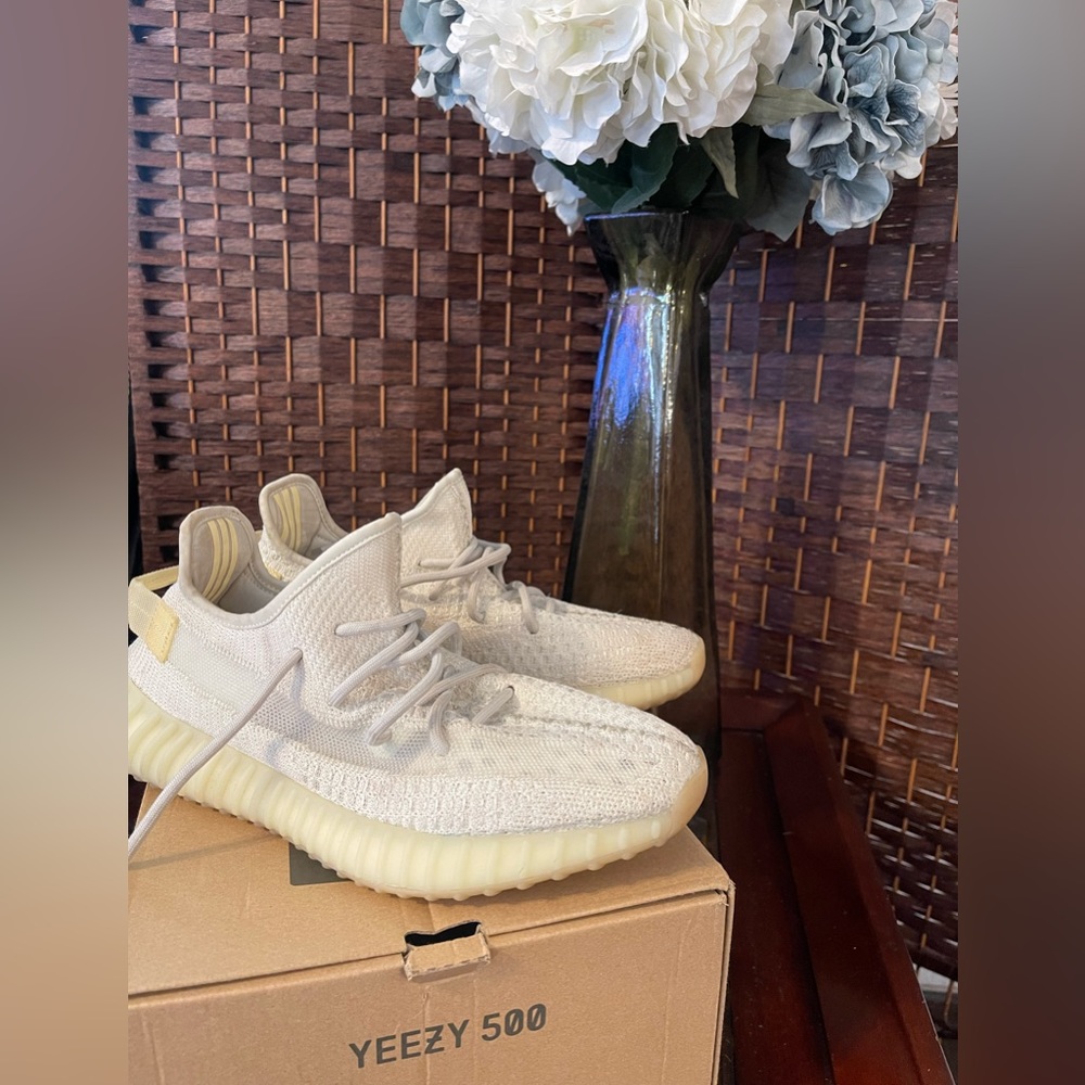 YEEZY BOOST 350 V2
"Light"